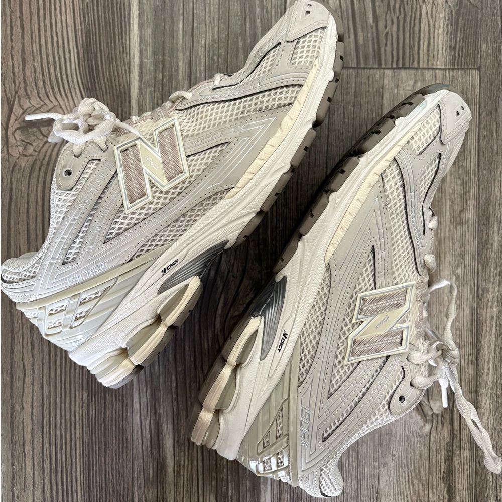 New Balance Unisex 1906 Sneakers